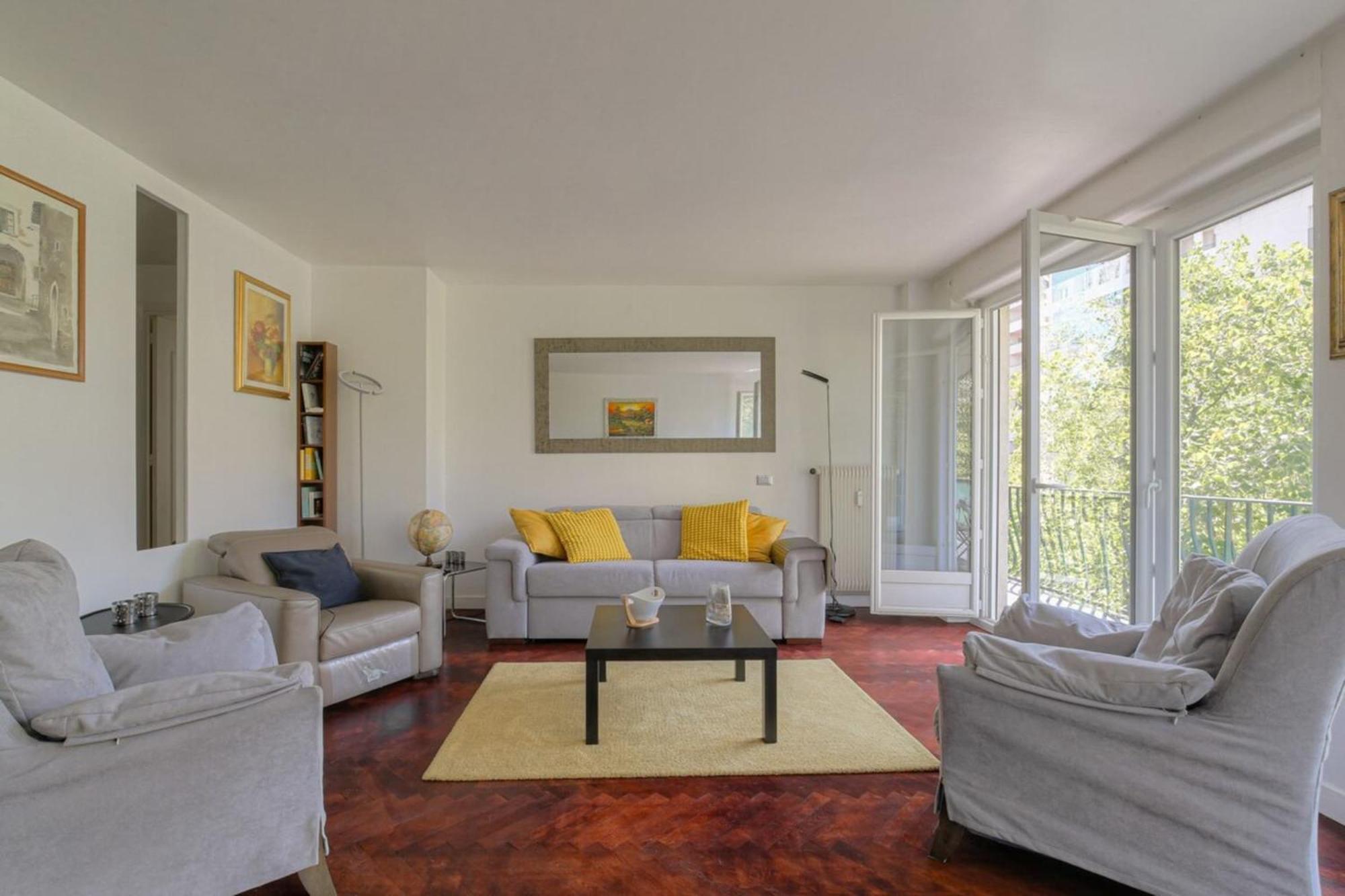 Spacieux Et 100m2 A 4 Min De Tete D'or Appartement *