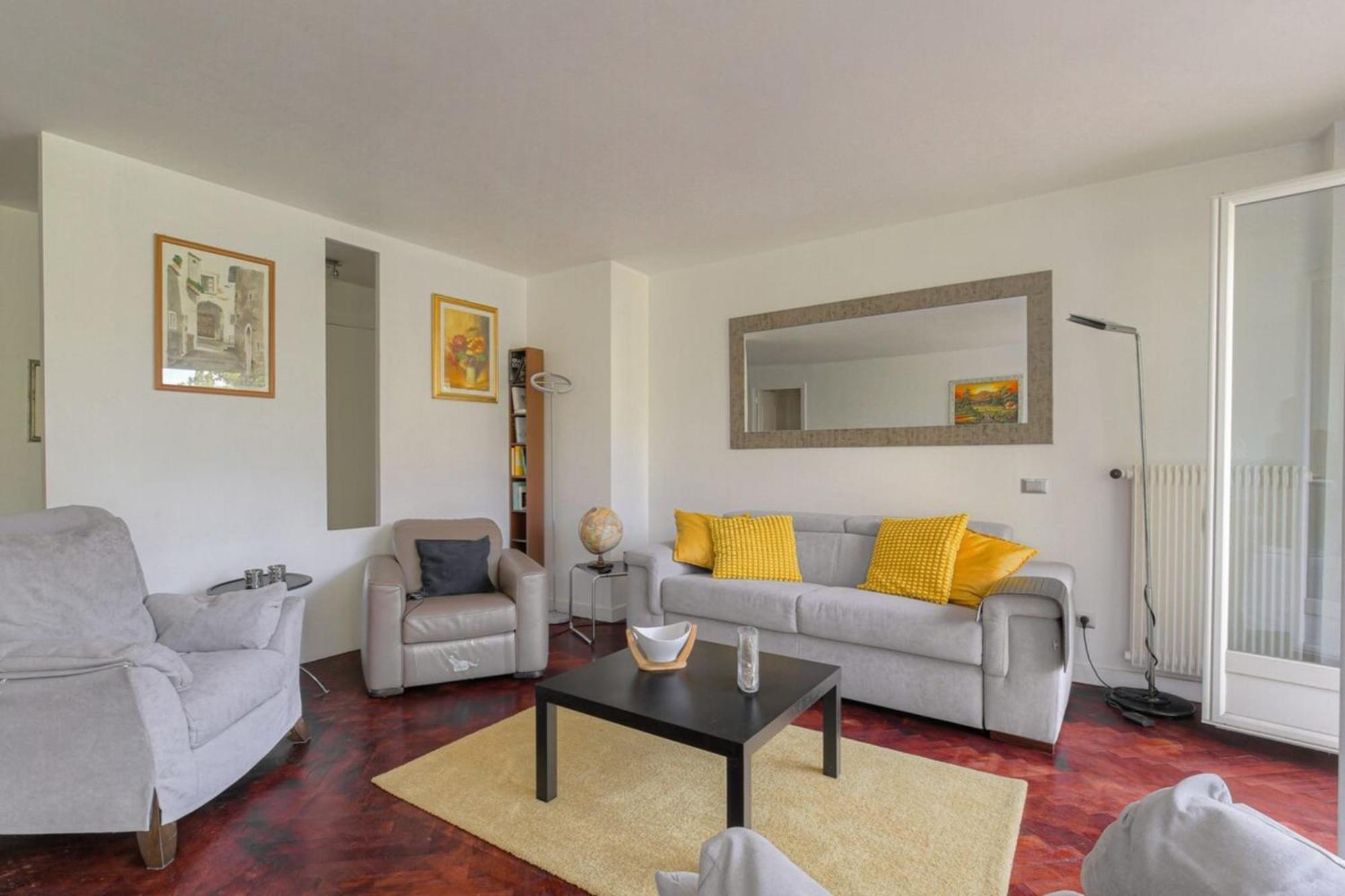 Spacieux Et 100m2 A 4 Min De Tete D'or Appartement *
