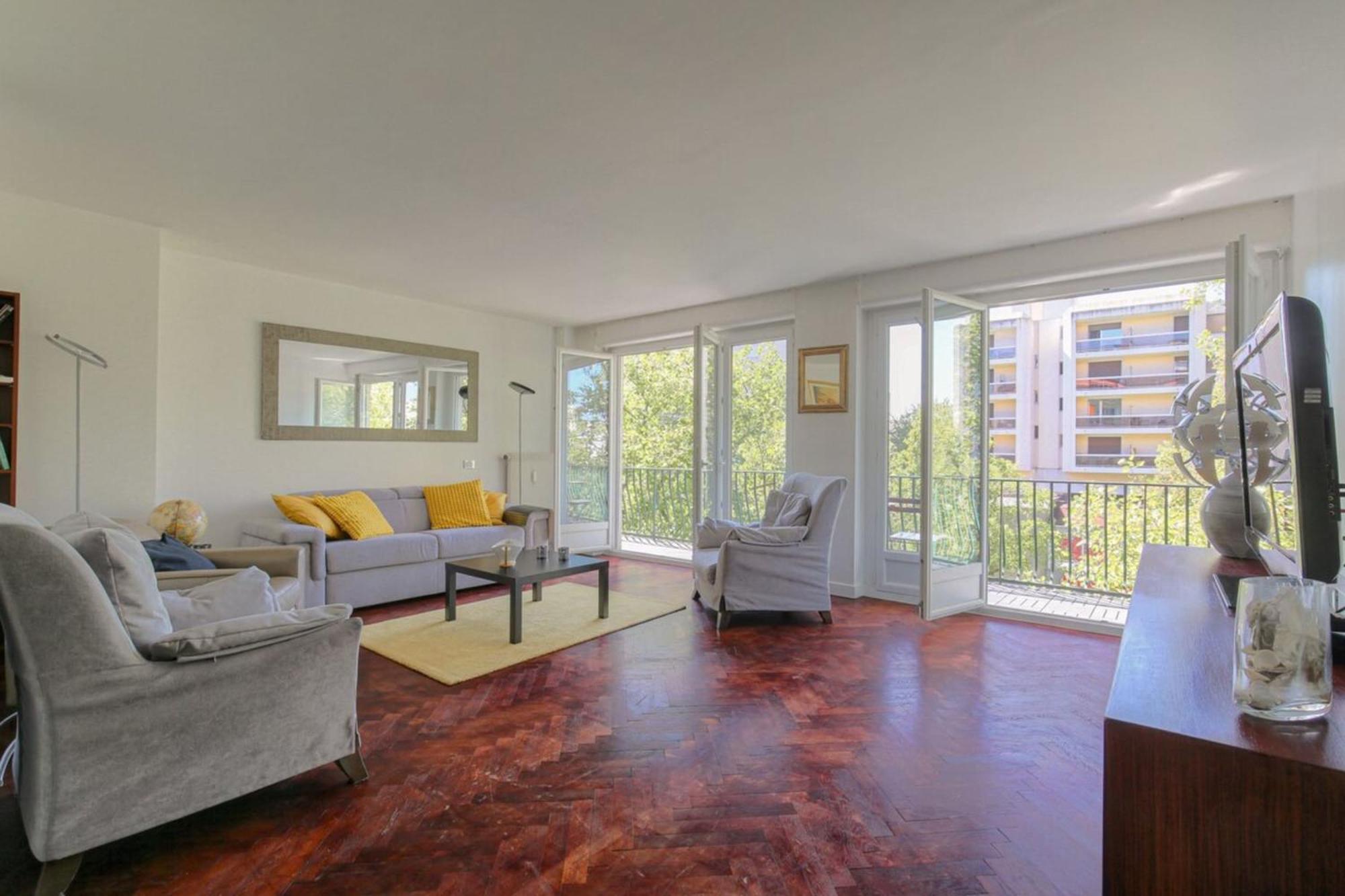 Apartment Spacieux Et 100m2 A 4 Min De Tete D'or Lyon